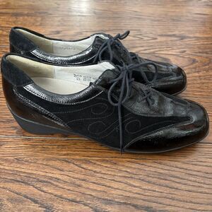 Waldlaufer Size 6.5 black Patent Leather & Suede Swirl Print‎ Proactiv Tie Shoes